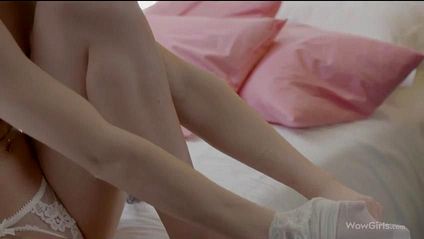 Веселые подруги устраивают настоящую лесбийскую вечеринку #1