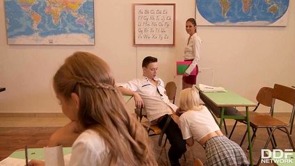 Учитель трахает студенток на дополнительном уроке #1