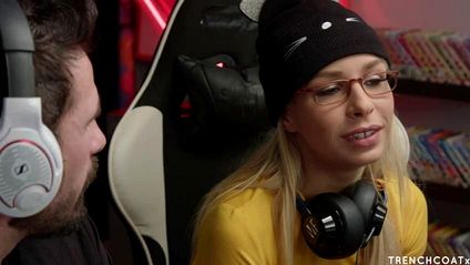 Сексуальная стримерша прервала трансляцию ради секса #1