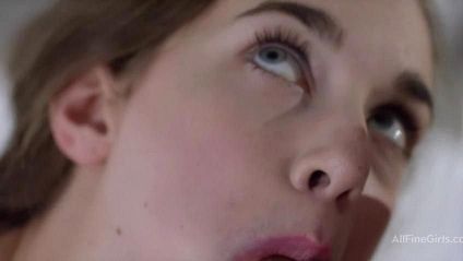 Целует ноги телки и заслуживает ебли #5