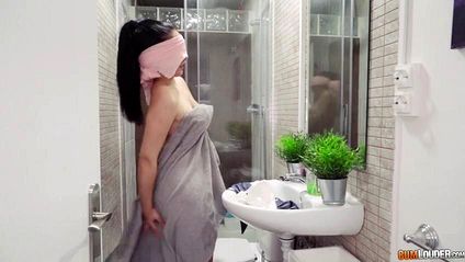 Братишка стал лучшим помощником в оргазме сестры #2