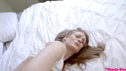 Блондинка трахнула брата фетишиста #9