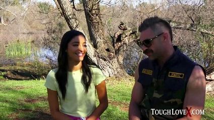 Мужик отшпилит дочку подруги далеко не скромно #3