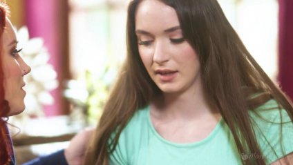 Рыжая девушка в гольфах лижет киску красивой брюнетки #2