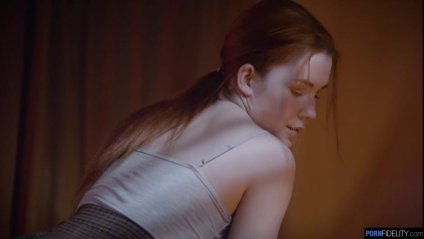 Рыженькая успешно подрочила перед сексом #1