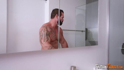 Уломал на секс втроем падчерицу с ее подружкой #4