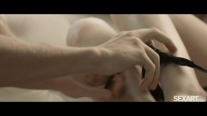 Сучка настояла на эротическом сексе с другом