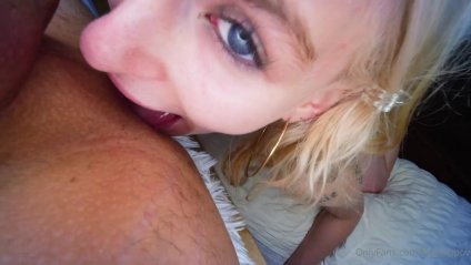 Худая блондинка с аппетитом вылизывает анус ухажера #5