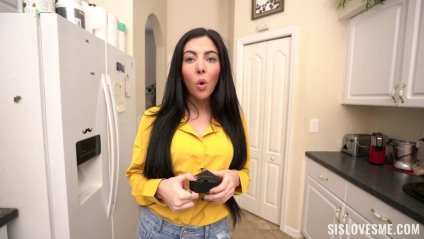 Сводная сестра попробовала сладкий член брата на завтрак #1