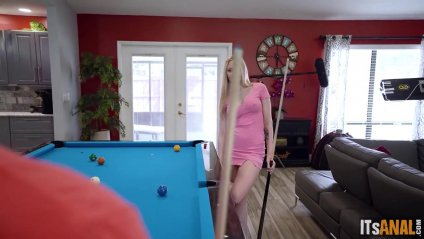 Блондинка хотела научиться играть на бильярде, но пришлось сосать #1