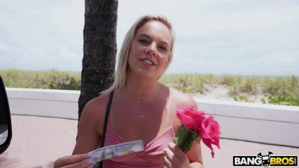 Веселая блондинка с шикарной попкой попала на пикап #2