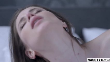 Выпила немного вина и сразу захотела на члене попрыгать #7