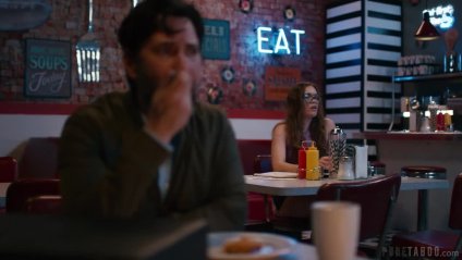 Девица в очках сама напросилась на грубый и жесткий секс #2