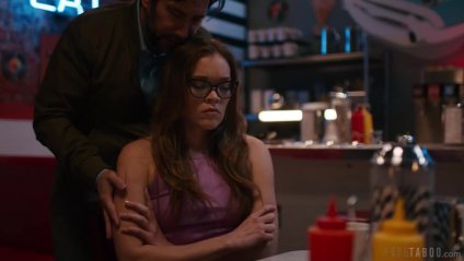 Девица в очках сама напросилась на грубый и жесткий секс #3