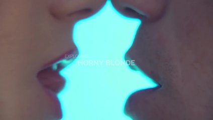 Худая блонда получает удовольствие от чувственного секса #1