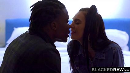 Шоколадный ствол этого мачо довел до яркого оргазма хрупкую красотку #2