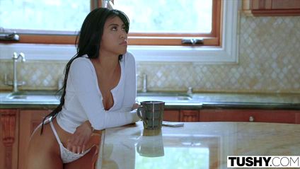 Страстная азиатка становится раком, чтобы насладится бурным сексом #2