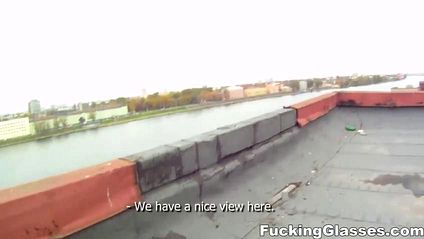 Турист получает в парке от рыжей незнакомки мощный горловой минет #4