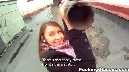 Турист получает в парке от рыжей незнакомки мощный горловой минет #8