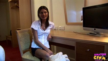 Ассистентка готова расстегнуть джинсы на директоре и взять за щеку его пенис #1