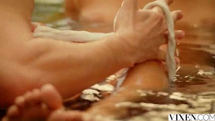 Пацан поплавал в бассейне с рыжей и вошел в ее ротик большой бритой палкой #2