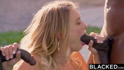 Двое негров пустили стройную девушку по кругу #3