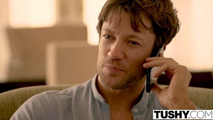 Зрелую худышку оттрахали сразу в два ствола #2