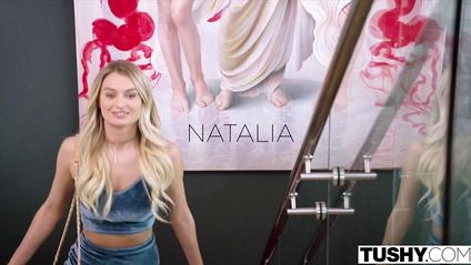 Риелторша трахнулась с двумя клиентами #1