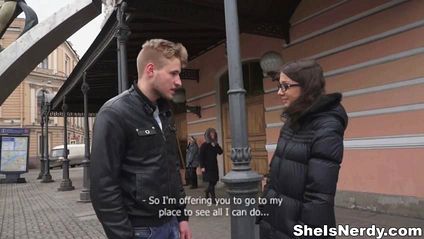 Туристка с маленькими дойками разделась для пикапера #1