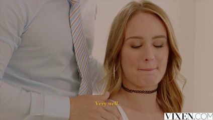 Длинноволосая девка берет в рот член отчима #2