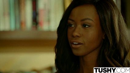 Чернокожая телка в маленькими дойками получила оргазм от члена сводного брата #1