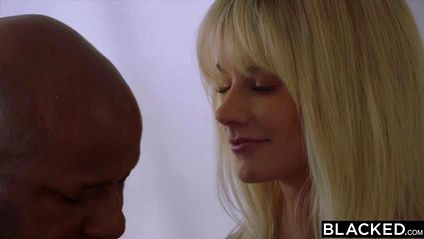 Стройная блондинка сосет член и насаживается на него влажной пилоткой #2