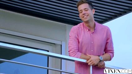 Лесбиянки решили заняться сексом с парнем и он легко удовлетворил их похоть #2