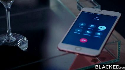 Девушка с закрытыми глазами сосет член и стонет от удовольствия, когда черный ствол оказывается в письке #4