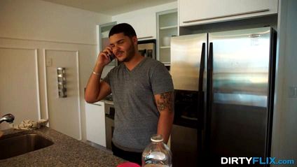 Самец жестко и долго долбит мокрую вагину красотки, заставляя ту кричать от страсти #1