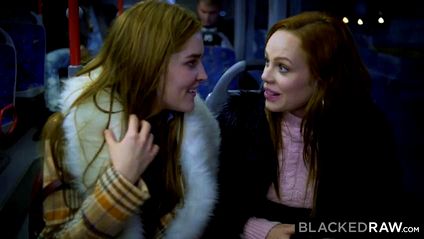 Яркие красотки любят ласкать киски друг друга и делать минет своему темнокожему приятелю #1