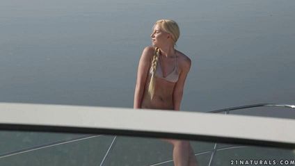 Нежный секс с красивой блондинкой помог бизнесмену кончить #1